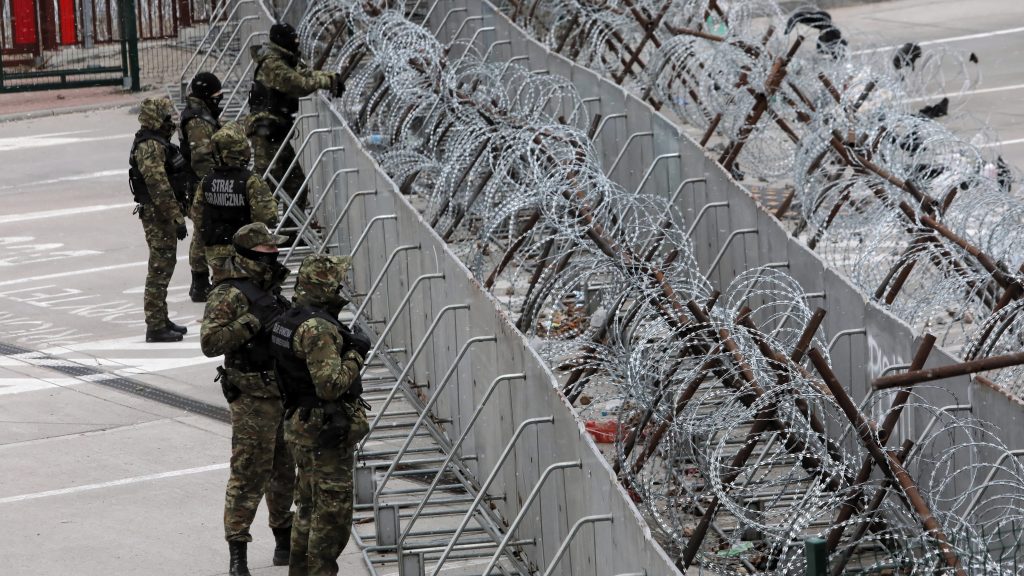 Egy nagyobb csoport törte át a lengyel határzárat