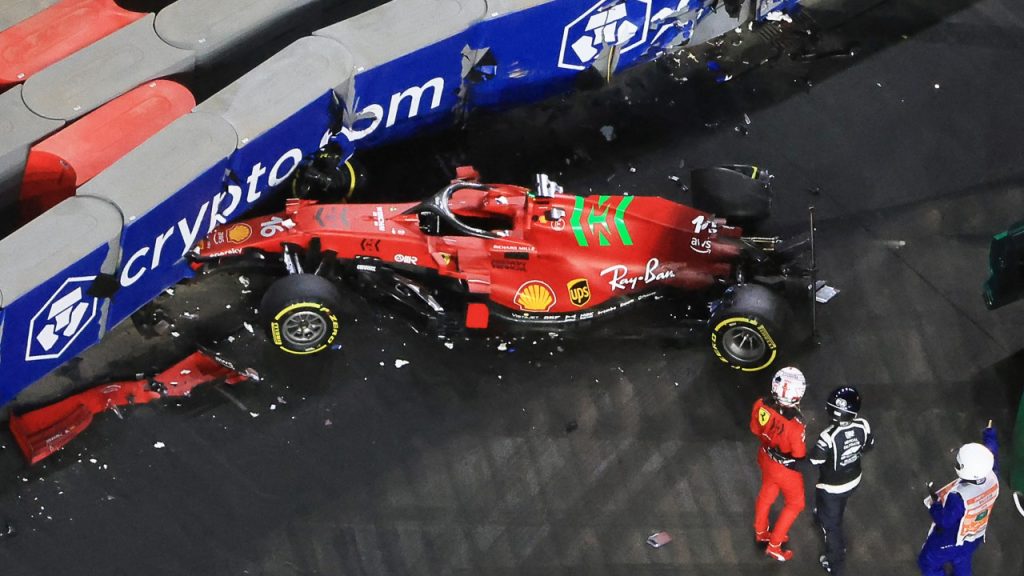 Leclerc nagy balesete miatt előbb véget ért a szabadedzés
