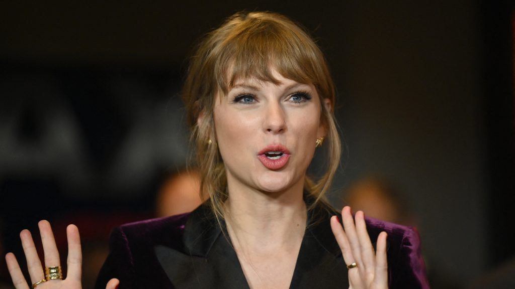 Taylor Swiftnek bíróság előtt kell felelnie arról, lopta-e a Shake it Off szövegét
