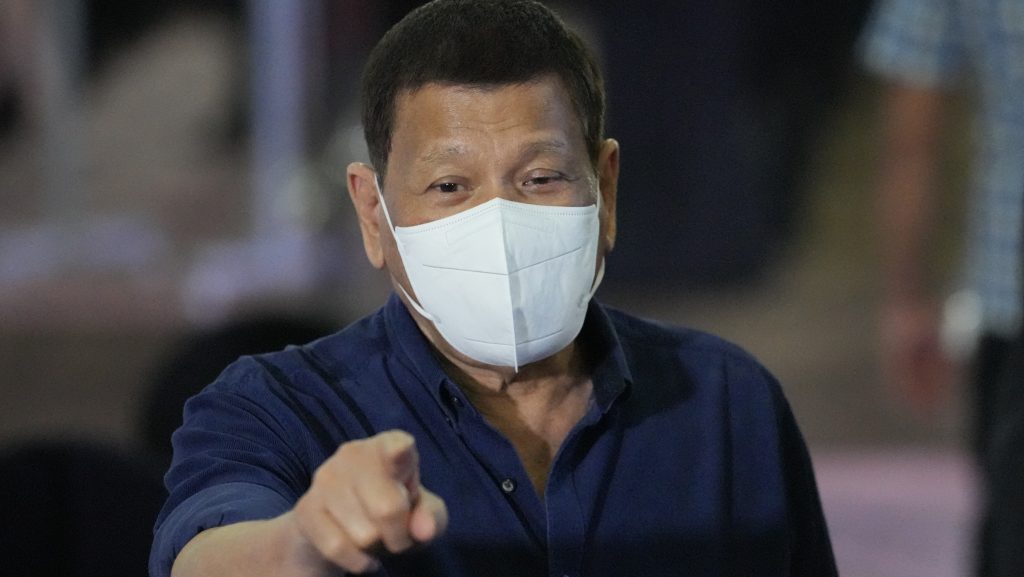 Duterte elrendelte, hogy az oltatlanok maradjanak otthon, különben letartóztatják őket