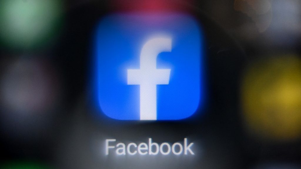 Gyűlöletbeszéd miatt letiltotta a Facebook egy lengyel ellenzéki csoport fiókját, a kormányfő viszont kiállt mellettük