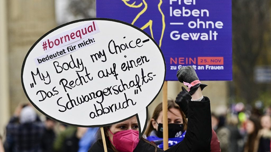 Megszűnhet az abortuszról szóló tájékoztatás büntethetősége Németországban