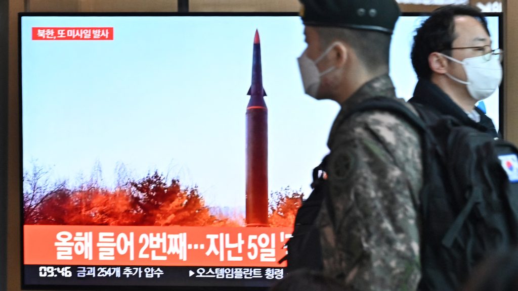Észak-Korea kilőtt két újabb rakétát