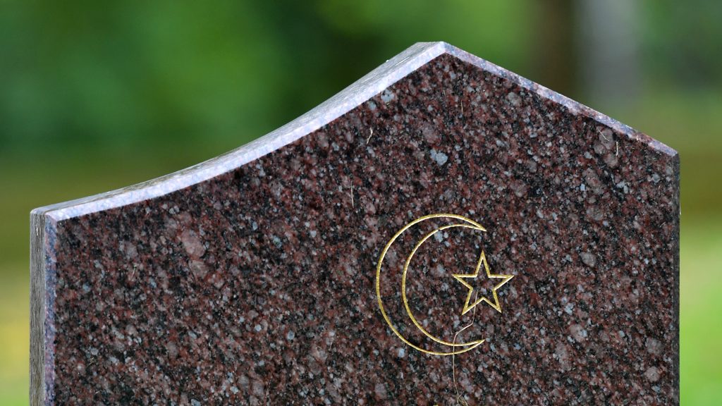 Sírrongálók dúltak fel egy muszlim temetőt Németországban