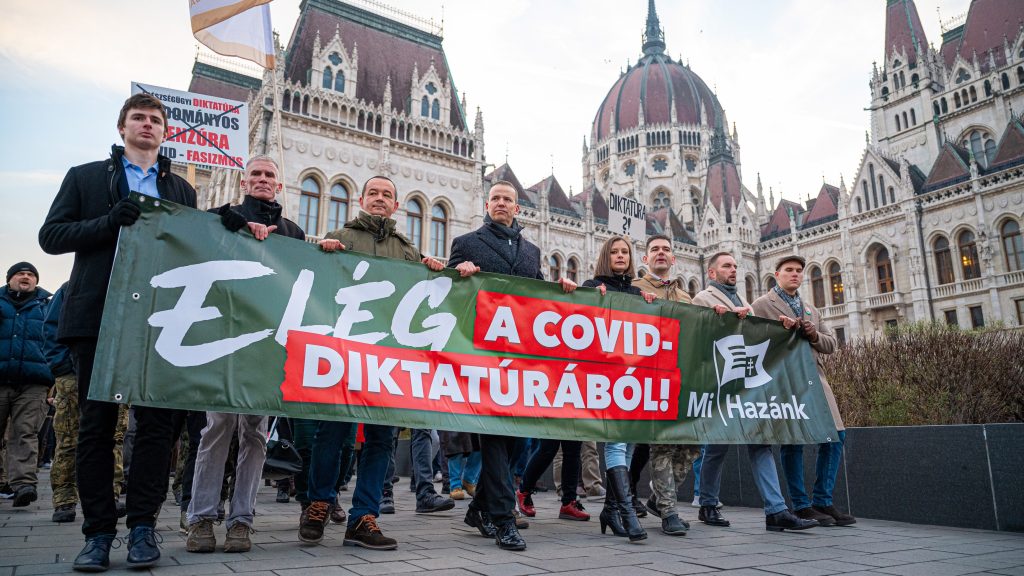 Magyarország egyetlen oltatlan miniszterelnök-jelöltjével rúgta be a  kampányát a Mi Hazánk | 24.hu