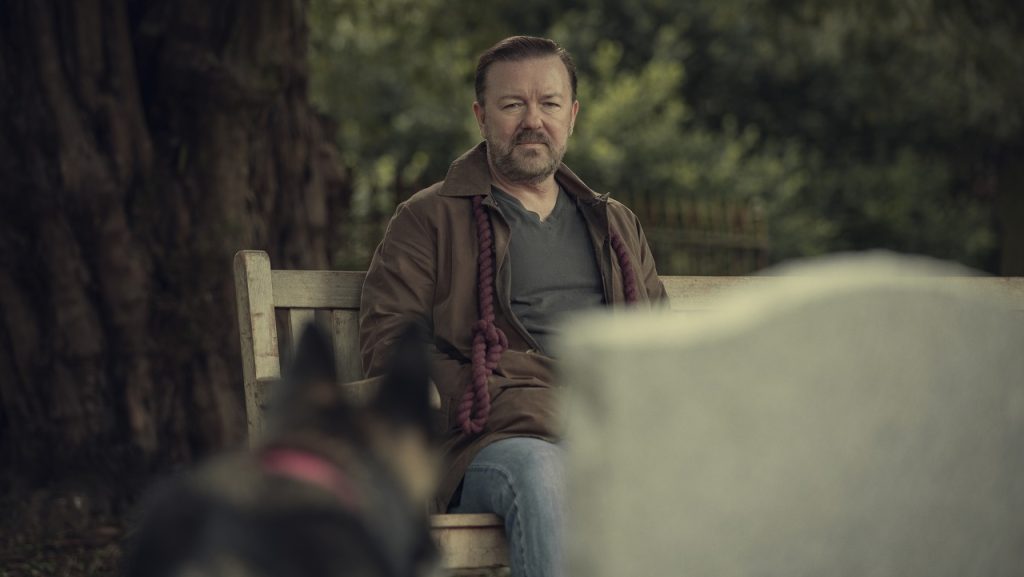 Ricky Gervais utoljára alakítja a feleségét gyászoló, mogorva Tonyt