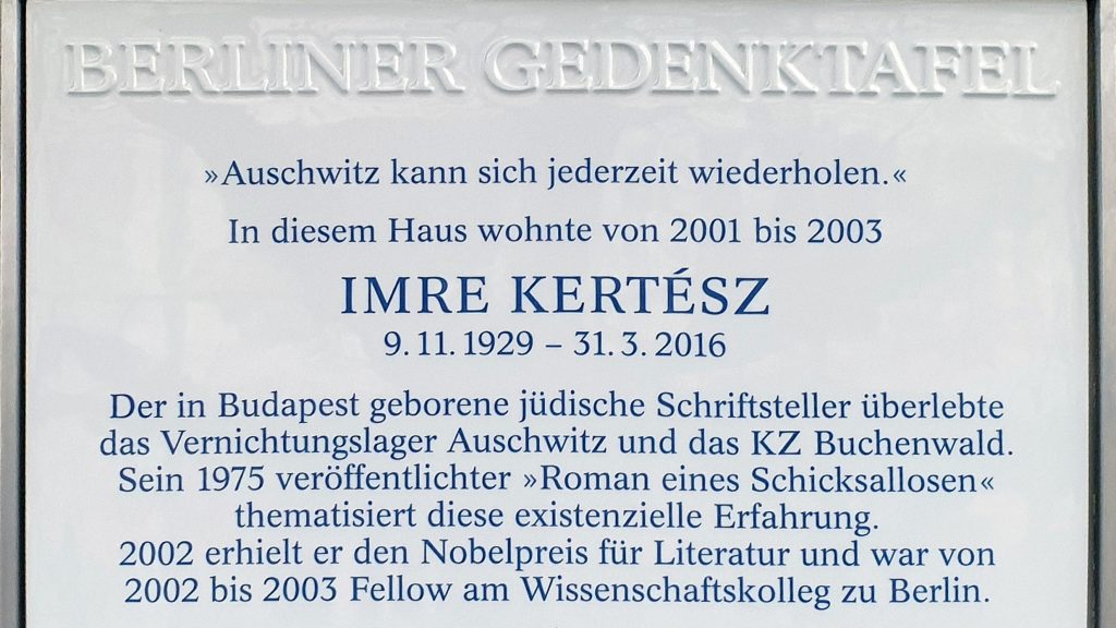 Emléktáblát állítottak Kertész Imre egykori berlini otthonának falán