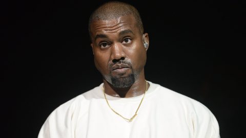 Kanye West bevallotta, tényleg bemosott egyet autogramot kérő rajongójának