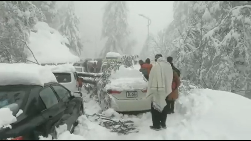 Legalább 21 turista halt meg Pakisztánban, akik a hóesést akarták megnézni
