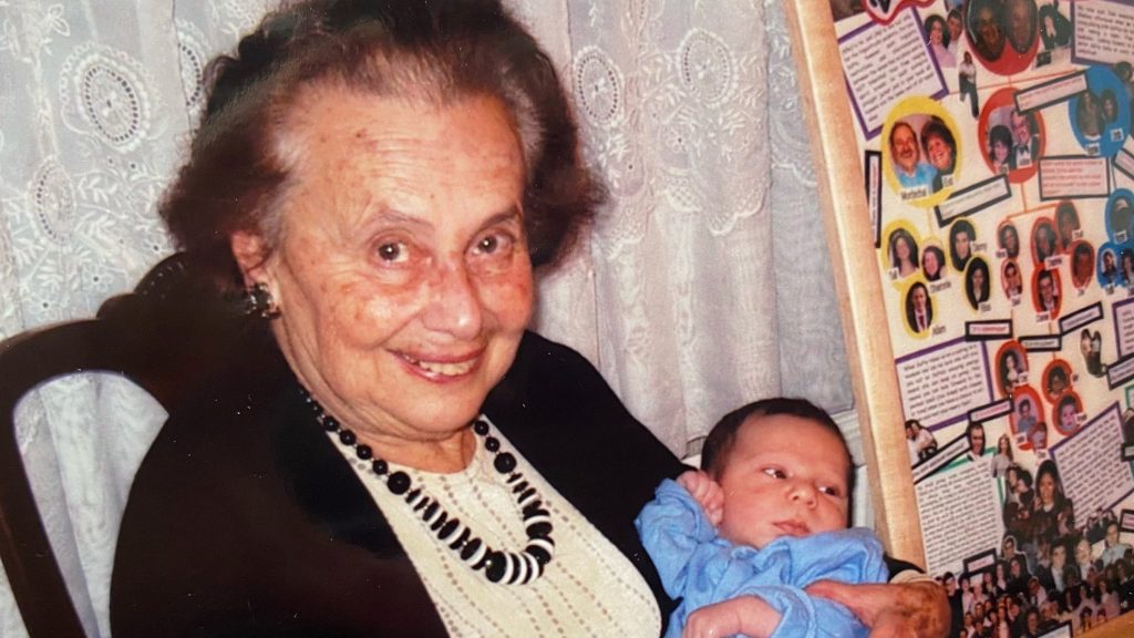 Harmincötszörös dédnagymama lett Lily Ebert, a 98 éves magyar származású holokauszt-túlélő
