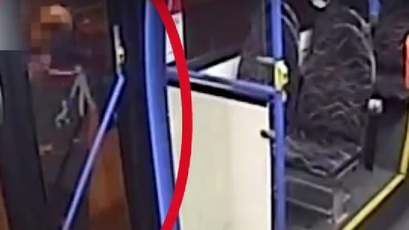 Eszméletlenre verte a maszkot számon kérő buszsofőrt Újpesten, vádat emeltek ellene