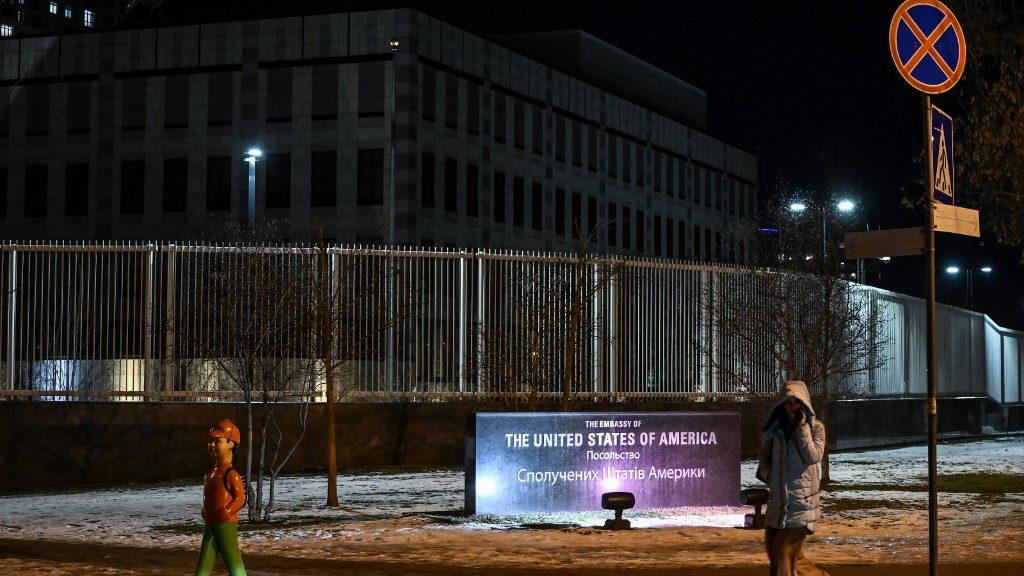Átmenetileg bezárja kijevi nagykövetségét az USA