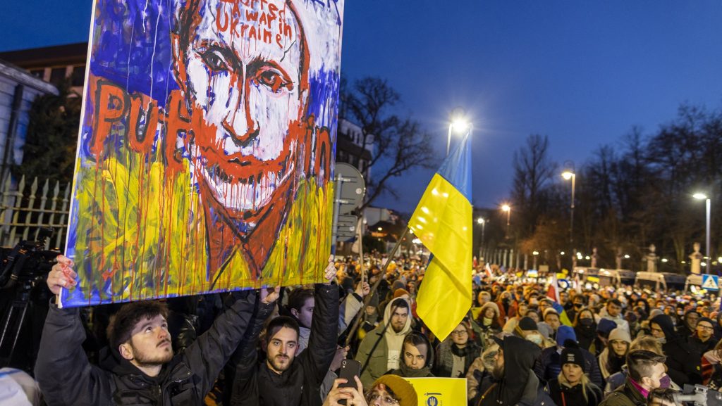 Háborúellenes tüntetések Oroszországban, több száz tiltakozót őrizetbe vettek