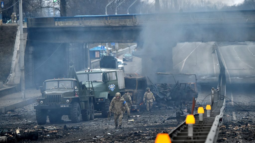 Civileket szállító buszt támadtak orosz tankok Szumiban