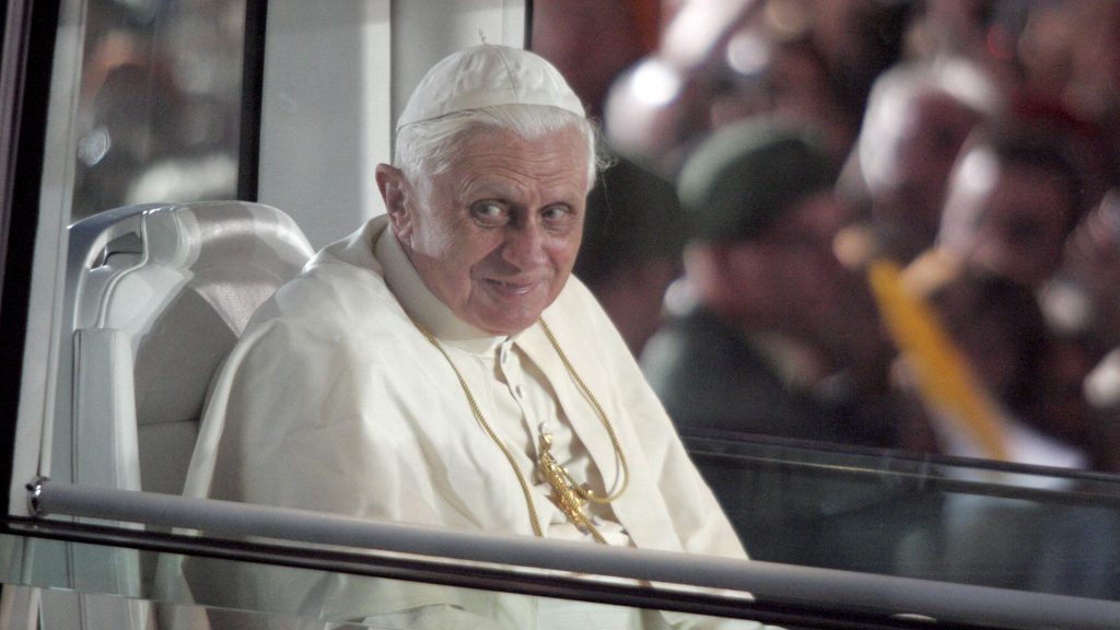 Bocsánatot kért a szexuális bántalmazások áldozataitól XVI. Benedek