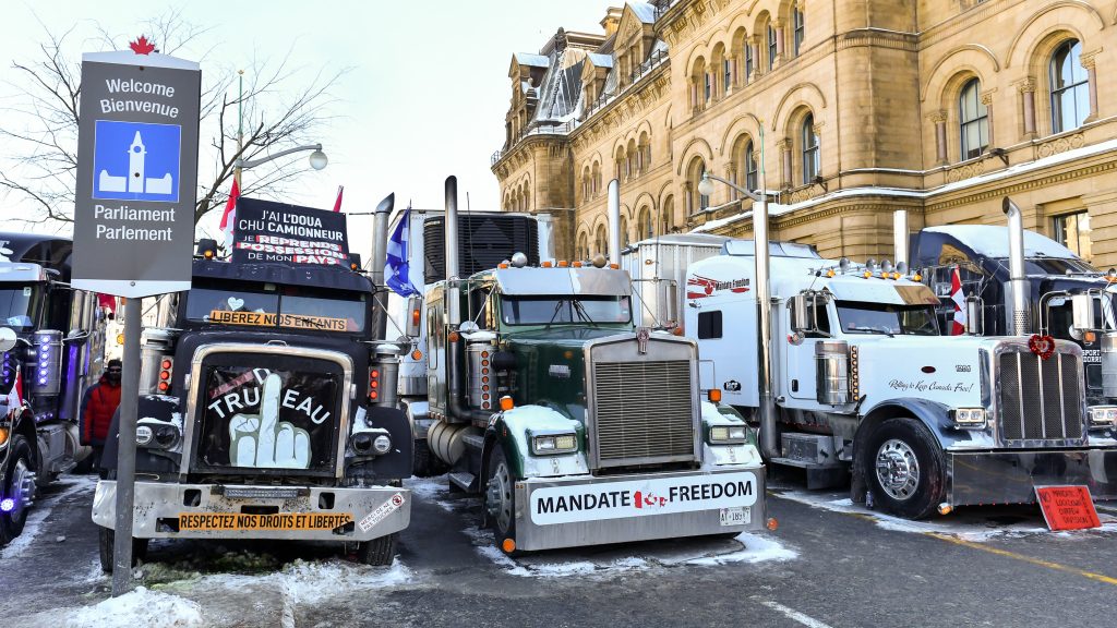 Rendkívüli állapotot rendeltek el Kanada fővárosában a tüntető kamionosok miatt
