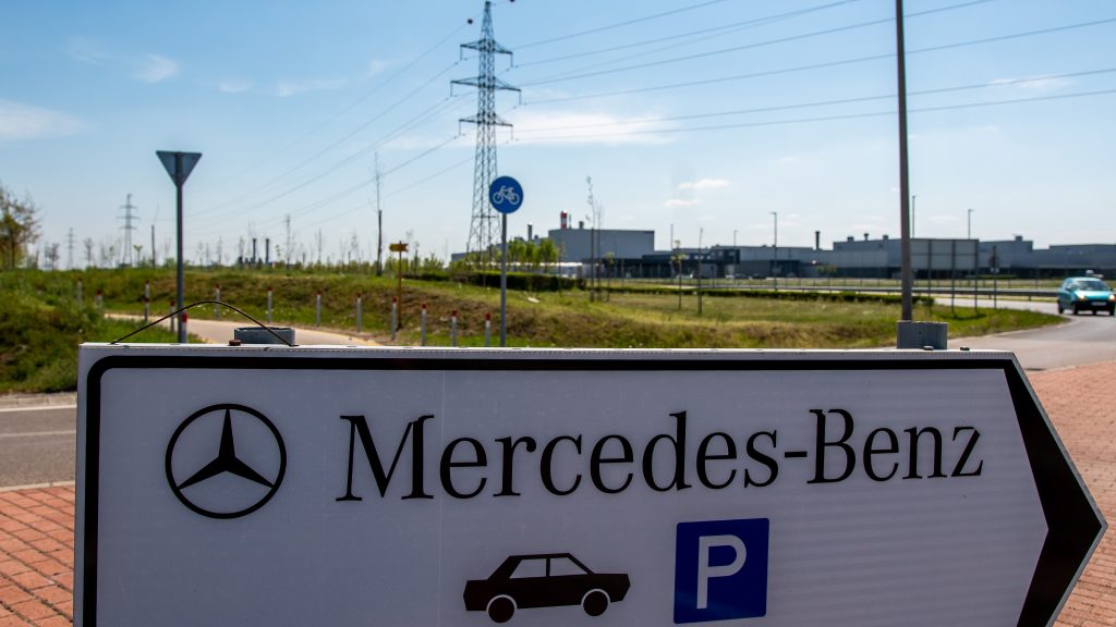A Mercedes meglévő üzemeit állítja át elektromos autók gyártására