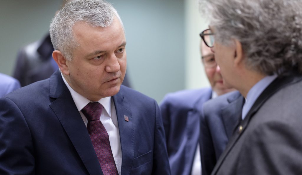 Befolyással való visszaélés gyanújával őrizetbe vettek egy horvát minisztert