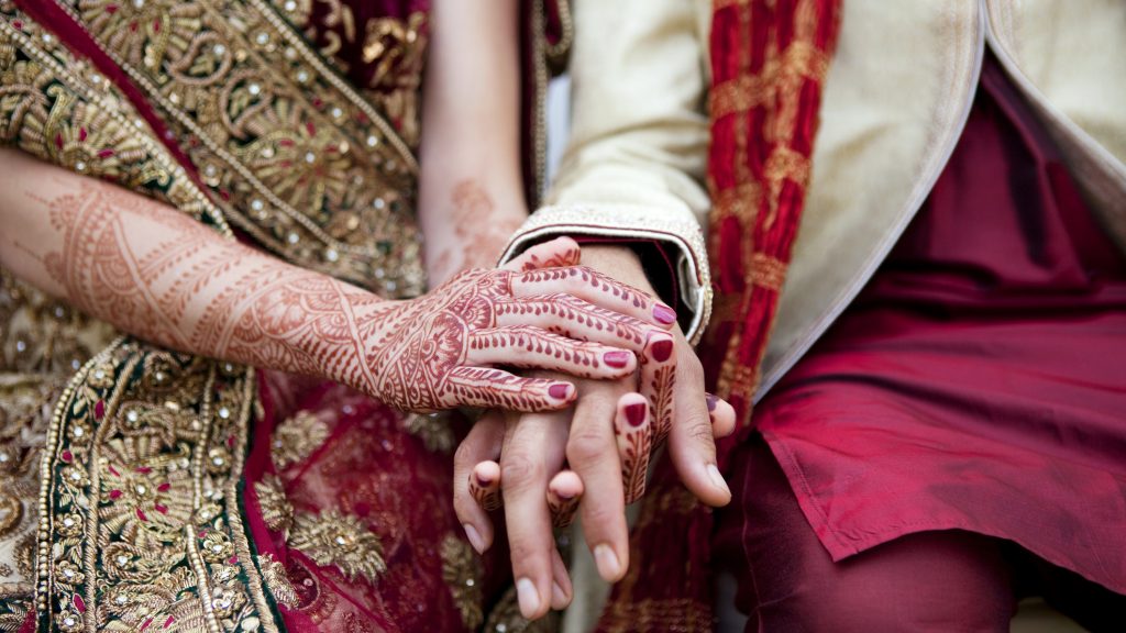 18 nőt vett el feleségül, majd lépett le a pénzükkel pár nappal az esküvők után egy indiai szélhámos