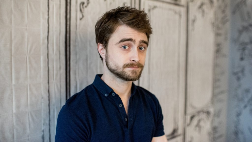 íme az első fotó a Weird Al Yankovic bőrébe bújt Daniel Radcliffe-ről