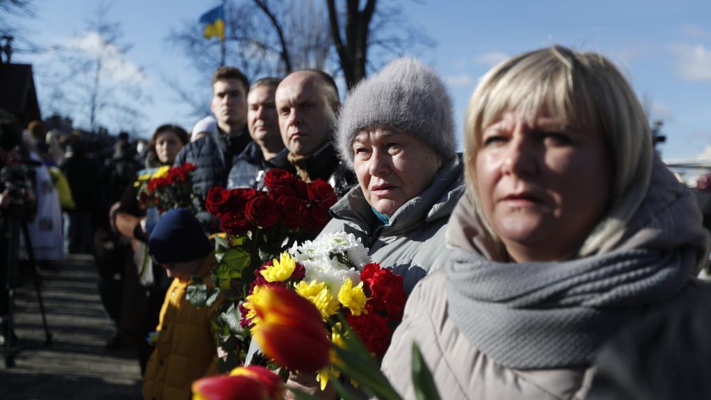 Sokkolják a kijevi járókelőket az orosz lépések