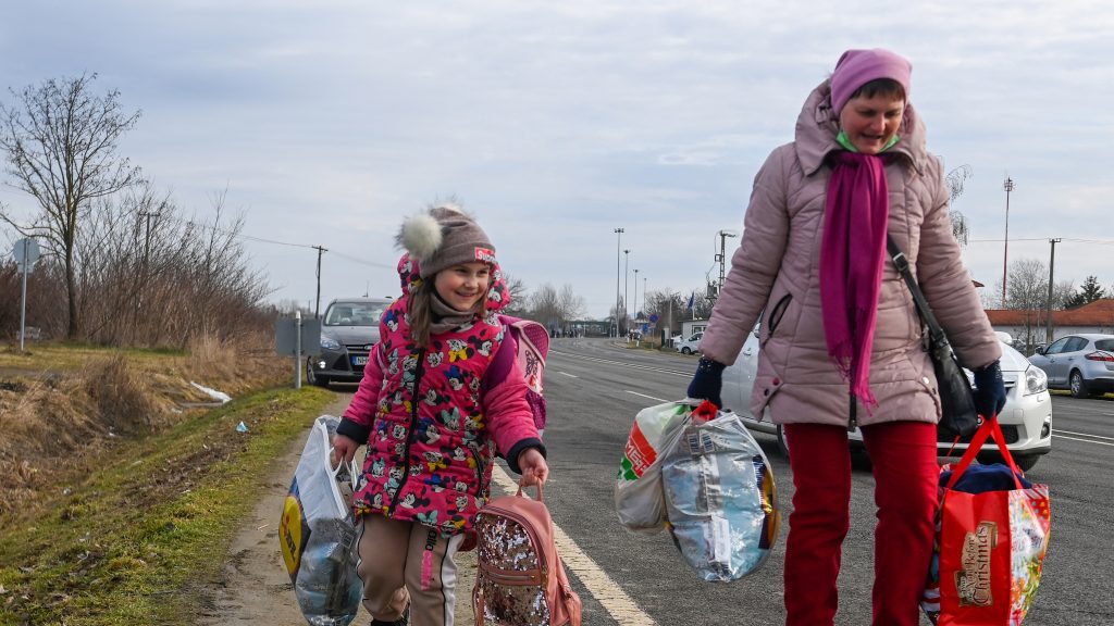 Két nap alatt 1600 menekült érkezett Záhonyba