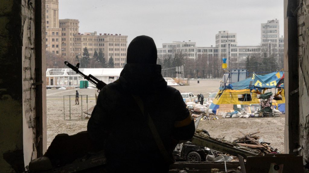 Az oroszok elkezdték megszállni a dél-ukrajnai Herszon kikötővárost