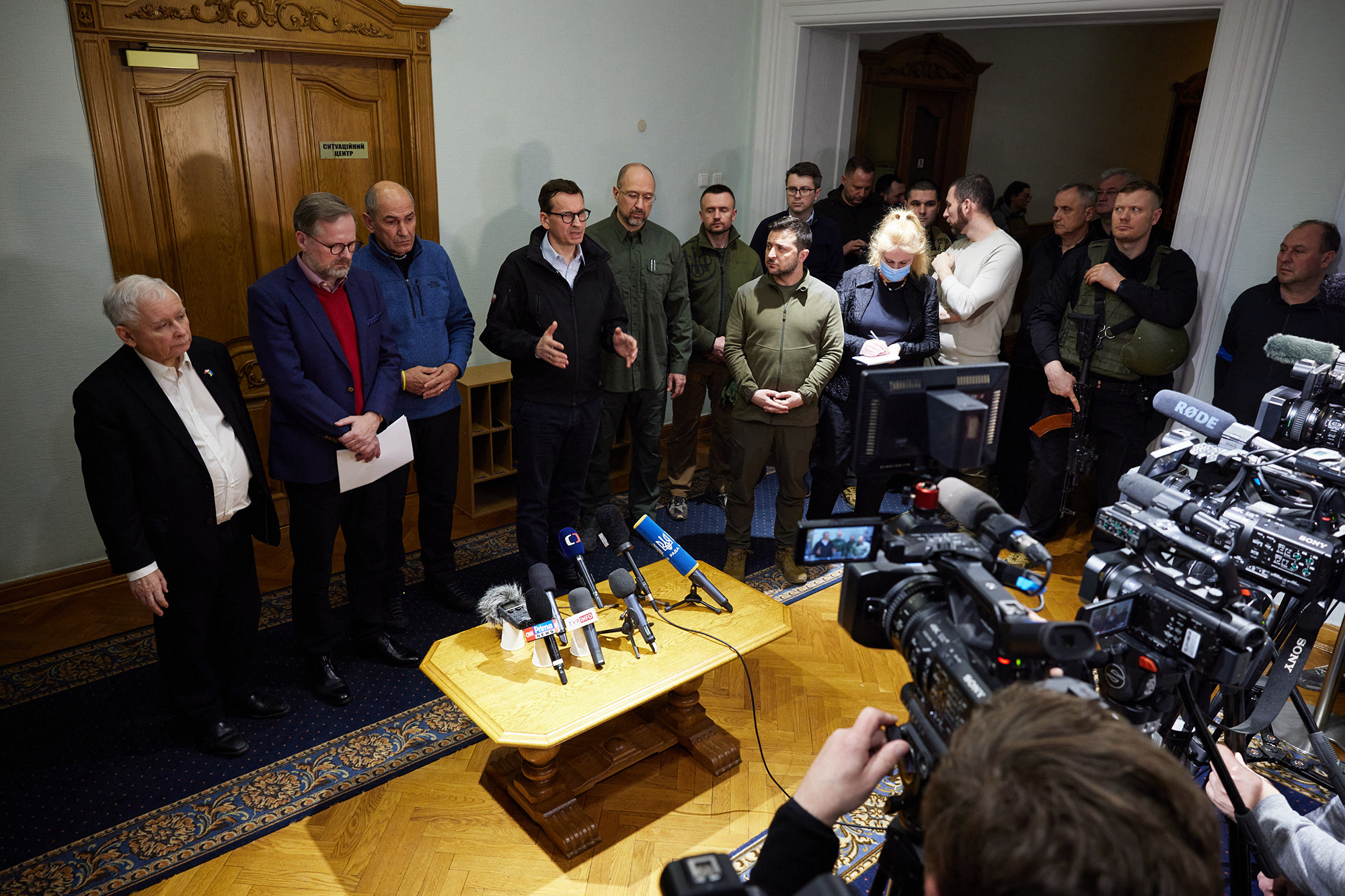 Morzsolódik le a visegrádi négyekből az egyre elszigeteltebb magyar kormány
