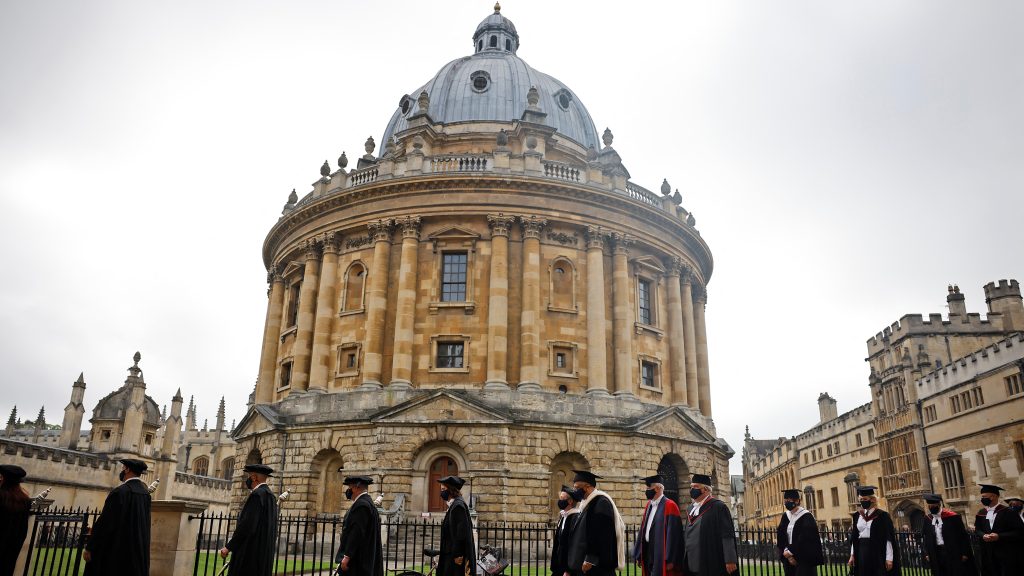 Kirúgnák az oligarcha-csemetéket a brit egyetemekről