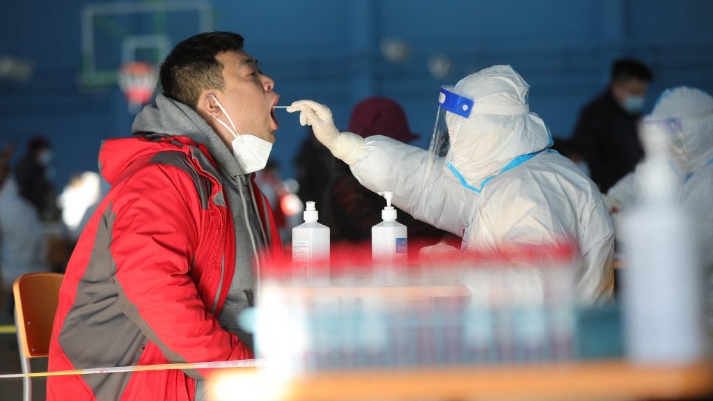 Sorra zárják le a kínai városokat a koronavírus miatt