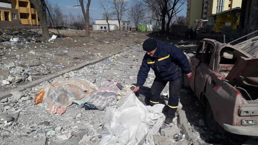 Az oroszok lebombázhattak egy hidat, melyen civileket evakuáltak Kijev közelében