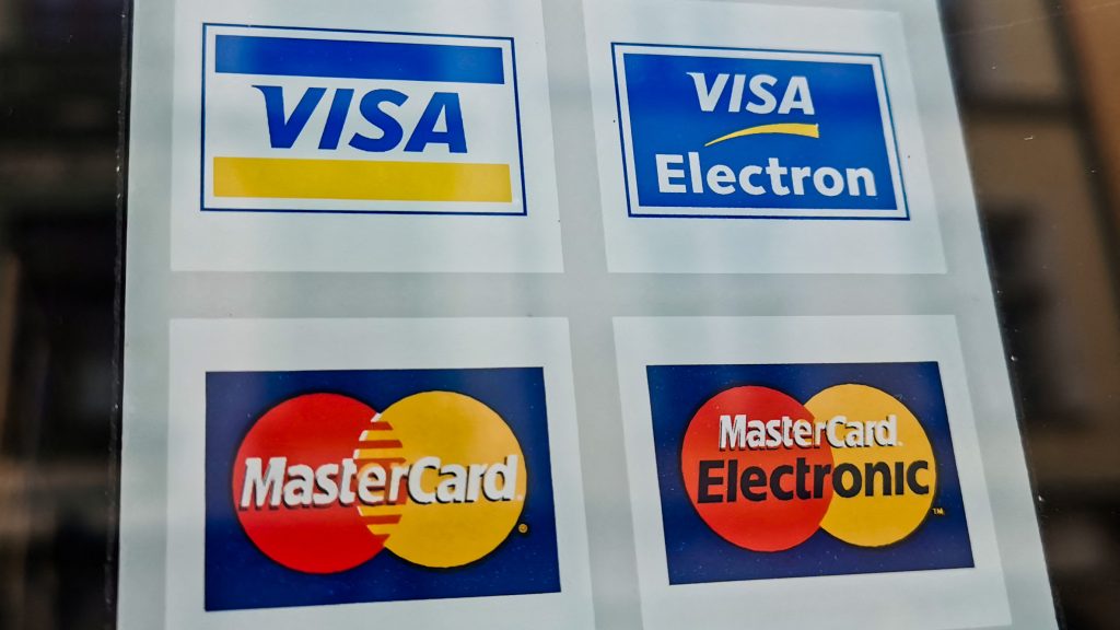 A Visa és a Mastercard is felfüggeszti az oroszországi tevékenységét