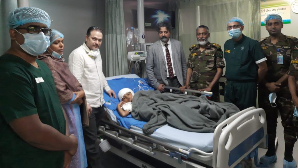 Sürgős műtétet kellett végezni a szétválasztott bangladesi ikerpár egyik tagján