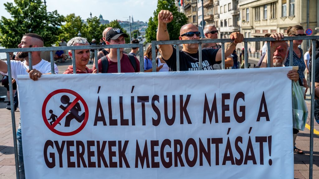 Milliárdokban mérhető gazdasági veszteséget okozott az LMBTQ-ellenes törvény Magyarországnak 