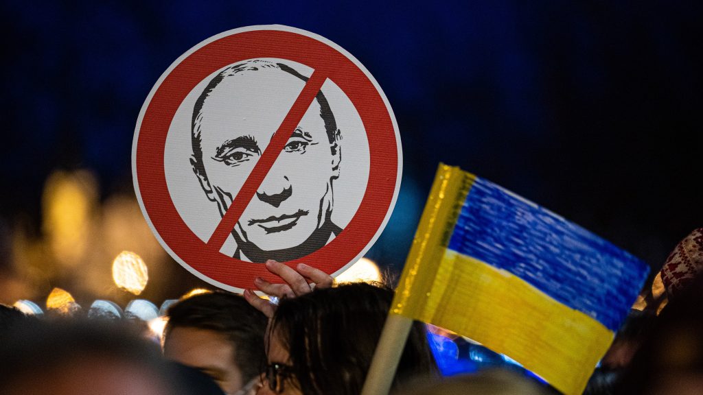 ?Stratégia nélküli fejetlencsirke-bolyongás? ? így jellemezték a kormány Ukrajna-politikáját a parlamentben