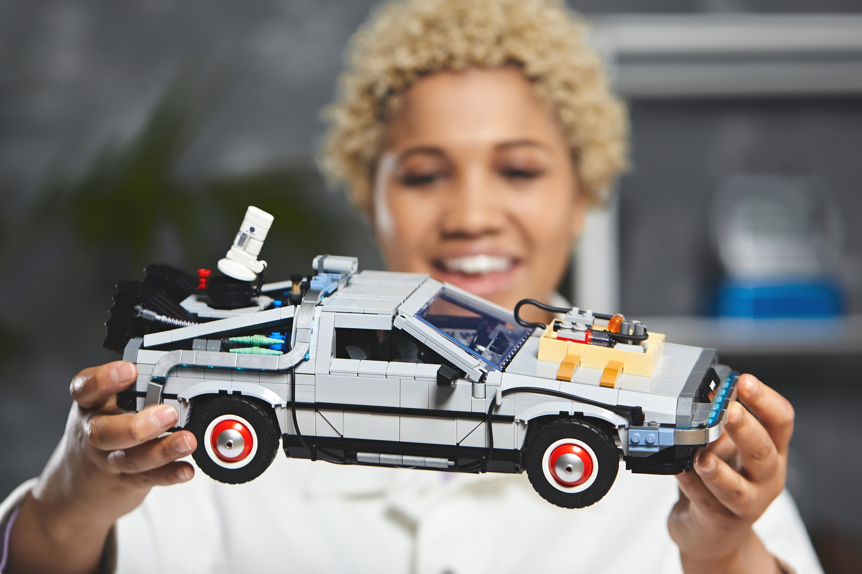 Ezt minden Vissza a jövőbe rajongónak látnia kell: itt a LEGO DeLorean!