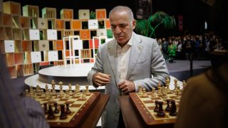 Kasparov at the Aquaprofit-Polgar Chess Festival