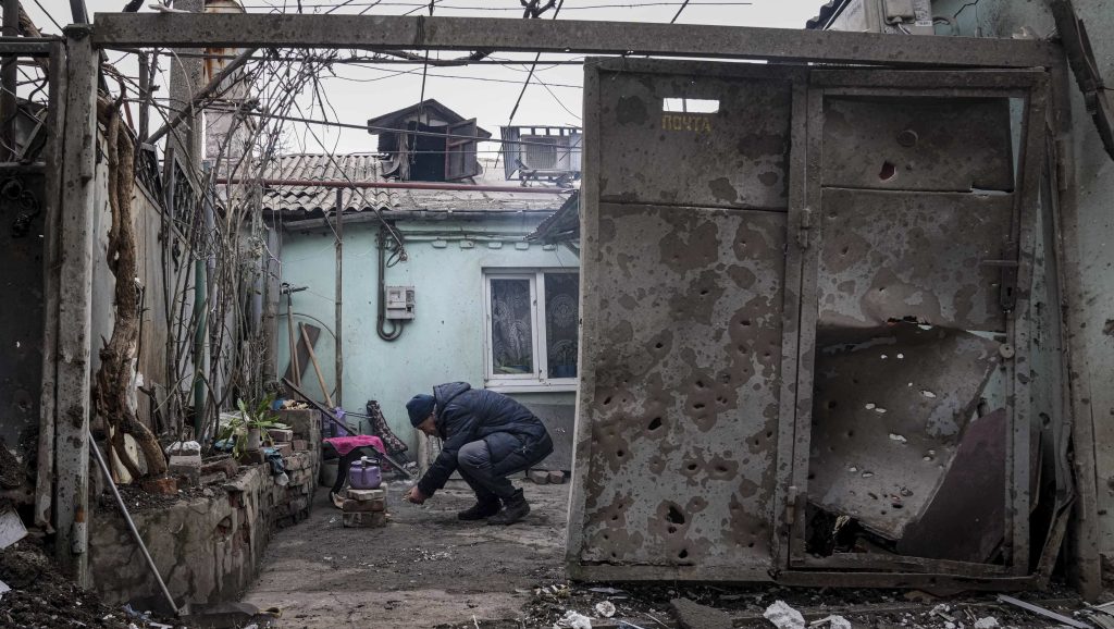 Gyerekek rekedtek a lebombázott kórház romjai közé