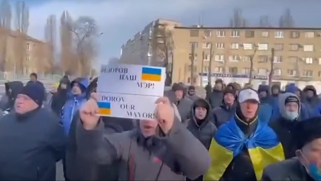 Melitopolban tüntet a lakosság, miután az oroszok elvitték a város polgármesterét