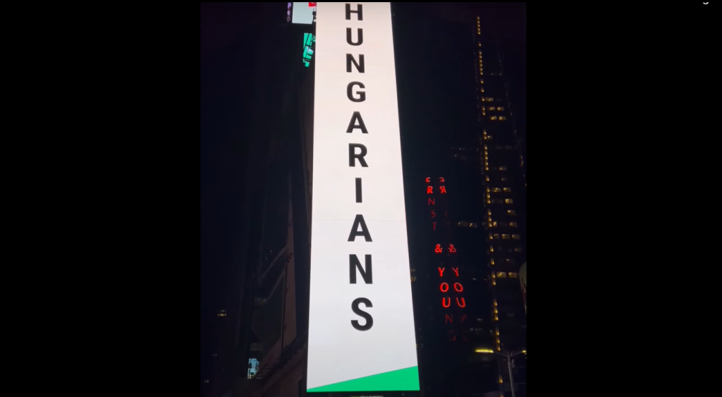 Magyaroknak üzen egy hirdetés a New York-i Times Square óriáskivetítőjén