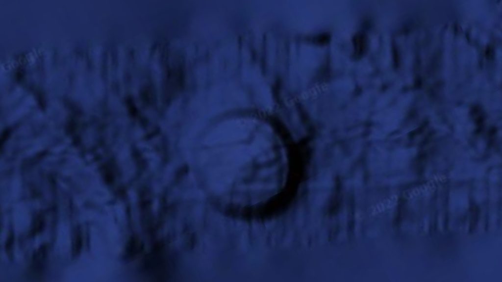 Rejtélyes alakzat pihen a Csendes-óceán mélyén, szúrták ki a Google Earth képén