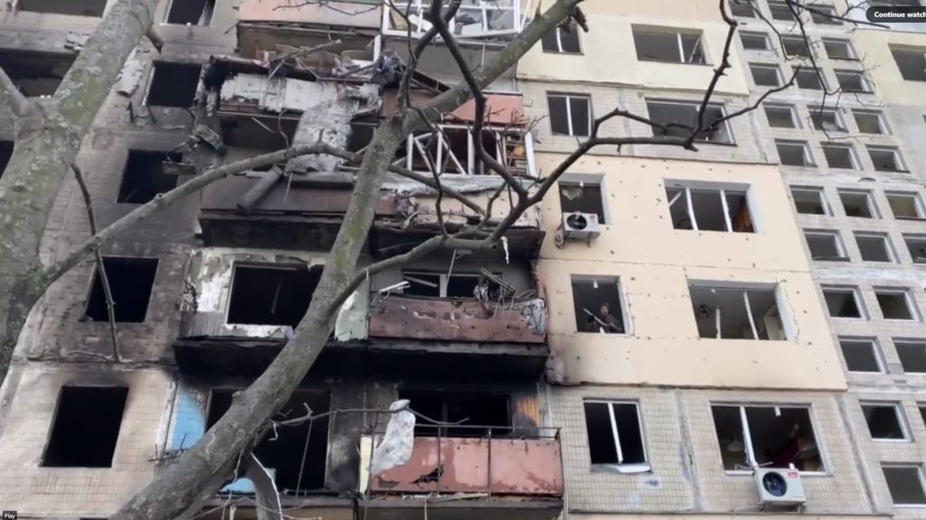 Videón a mentés a kijevi rakétatámadás után
