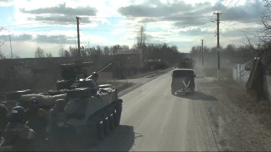 Videó: felásták az orosz katonák a csernobili radioaktív erdőt
