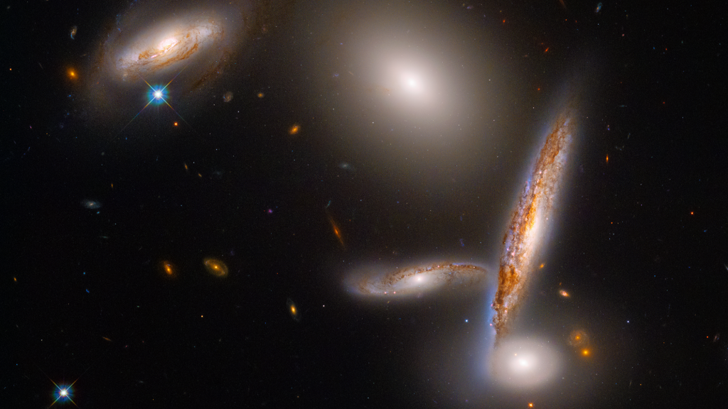 Kozmikus táncot fotózott a Hubble