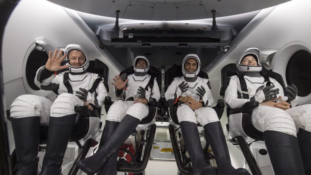Fél év után tért haza négy űrhajós a Földre