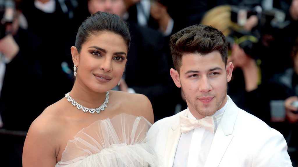 Nick Jonas és Priyanka Chopra 100 nap után hazavihették újszülött gyereküket a kórházból
