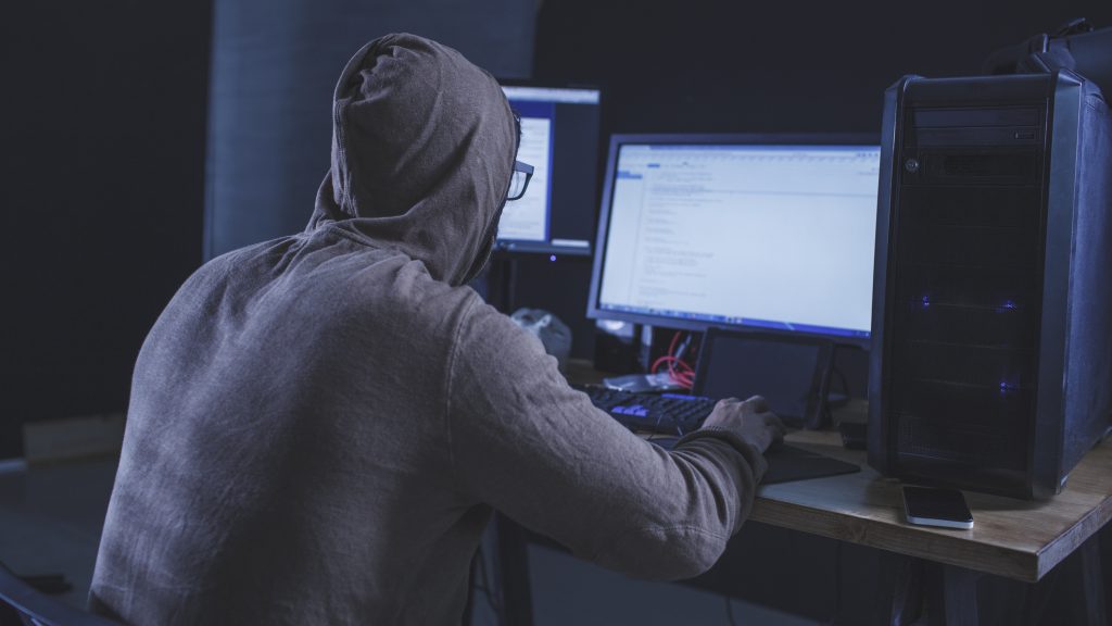 Hackertámadás ért egy orosz online műsorújságot, átírták a címeket