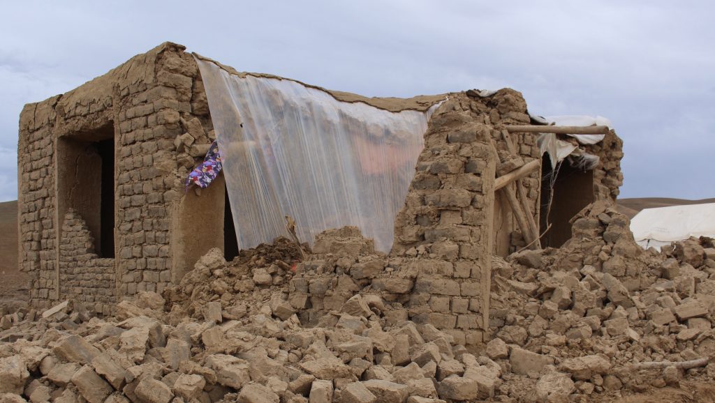 Erős földrengés rázta meg Afganisztánt, több mint 200-an meghaltak