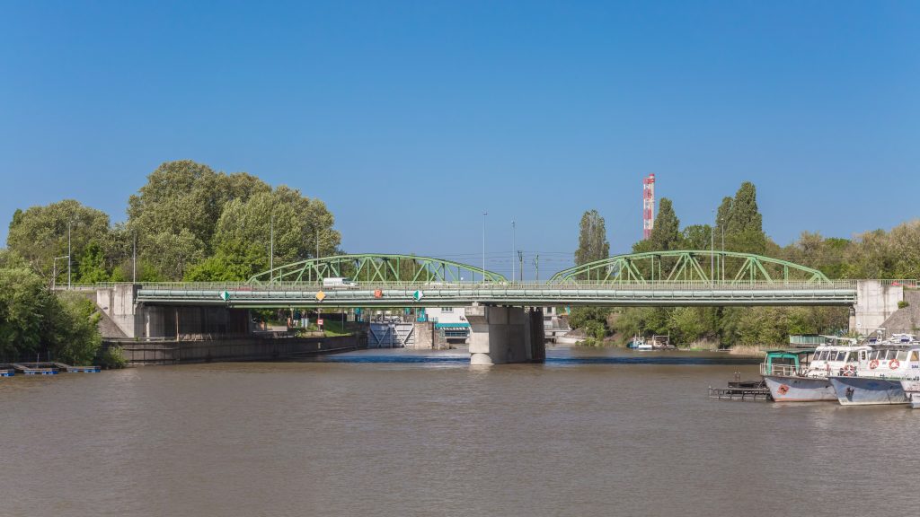Holtan találtak meg egy eltűntként keresett fiút Csepelen, a Duna-híd alatt