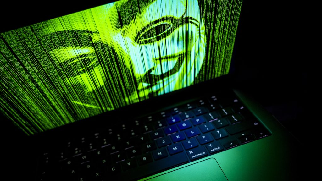 Hackerek nullázták a telefonszámlákat Iránban